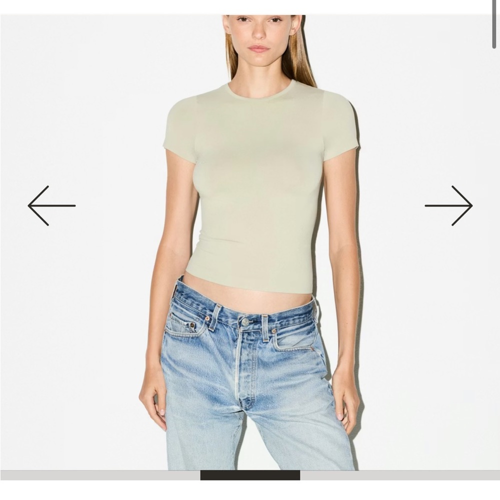 SKIMS soft smoothing seamless tshirt light green